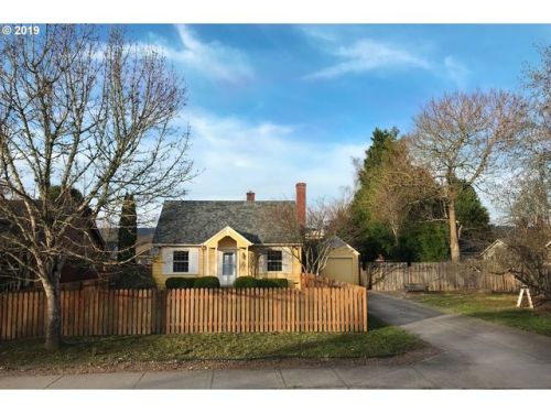 209 Columbia Dr, Newberg OR  97132-1090 exterior