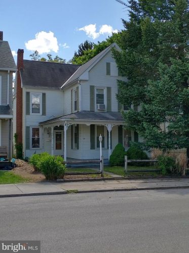 231 Centennial Ave, Hanover, PA 17331-3516