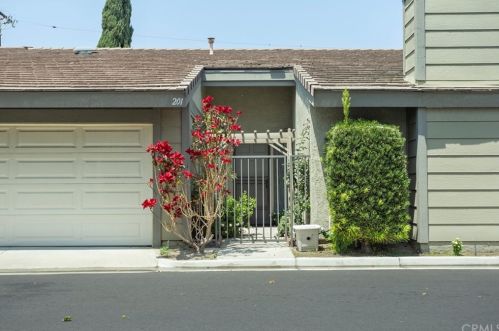 201 Ponderosa Ln, Anaheim, CA 92802-4927