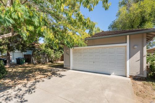 1221 Bush St, Ukiah, CA 95482-7251