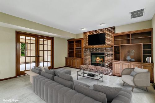 137 Concord Cir, Valpo, IN 46385-8070