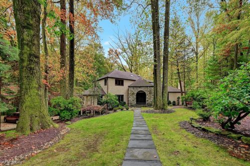 52 Seven Oaks Cir, Holmdel Village, NJ 07733-1936
