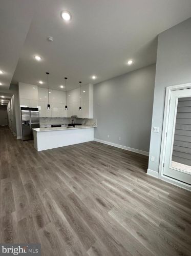 1524 4th St, Philadelphia, PA 19147-6530