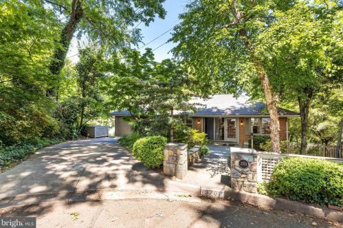 3701 23rd St, Arlington, VA 22207-3806