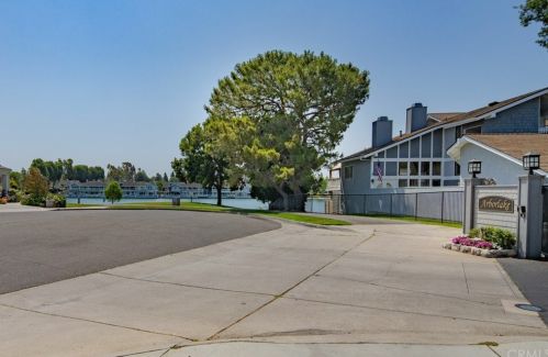 23 Lakeview, Irvine CA  92604-3628 exterior