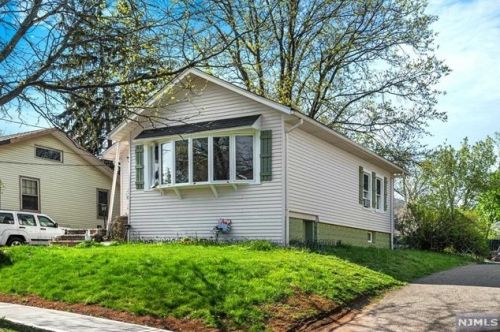 50 Cane St, Bogota, NJ 07603-1137