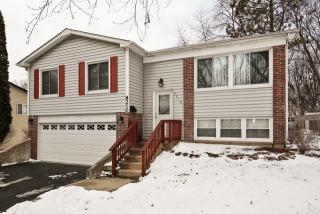 8210 Westview Ln, Downers Grove, IL 60517-4117