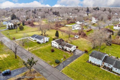 63 Cloverdale Cir, Tinton Falls NJ 07724-3105 exterior