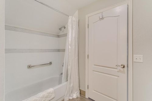 3221 Rosehaven Dr, Fort Worth TX  76116-0966 exterior