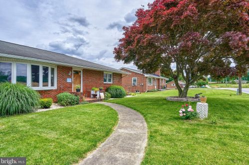 1015 Fairview Dr, Hanover, PA 17331-9214