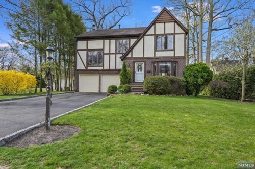 867 Lotus Ave, Oradell, NJ 07649-1311