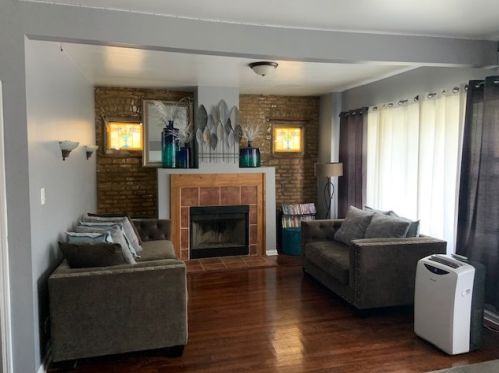 8008 Merrill Ave, Chicago, IL 60617-1154