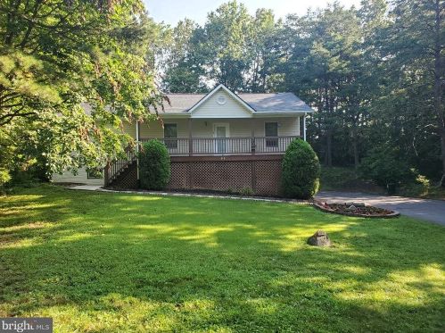 312 Lakeview Dr, Cross Junction, VA 22625-2497