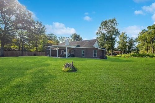 1016 Chateau Wood Pkwy Dr, Conroe TX  77385-9771 exterior