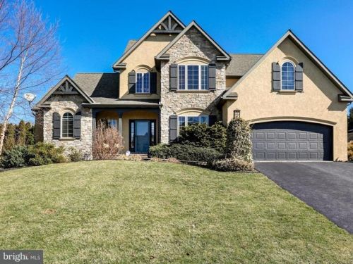 2843 Candlelight Dr, York, PA 17402-8802