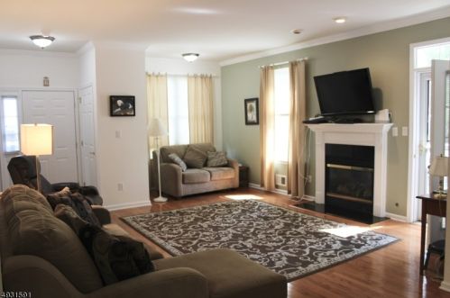 7 Indian Plantation St, Flemington, NJ 08822-6826