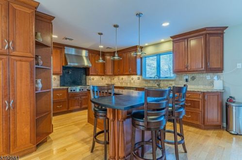 4 Theodore Dr, Dover NJ  07869-1913 exterior