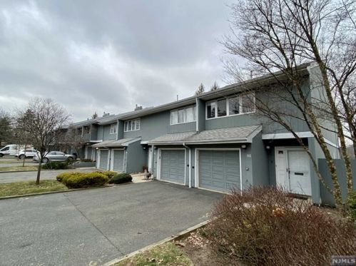 112 Marion Dr, Town Center, NJ 07052-3305