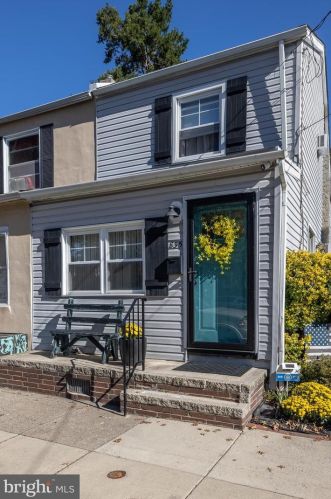 835 Cumberland St, Gloucester, NJ 08030-1804