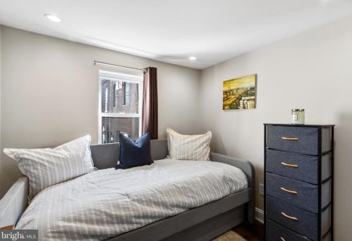 1437 Franklin St, Philadelphia PA  19147-5738 exterior