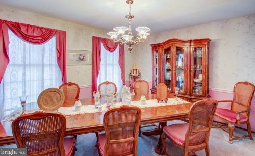 11 Cavalier Dr, Trenton NJ  08619-1357 exterior