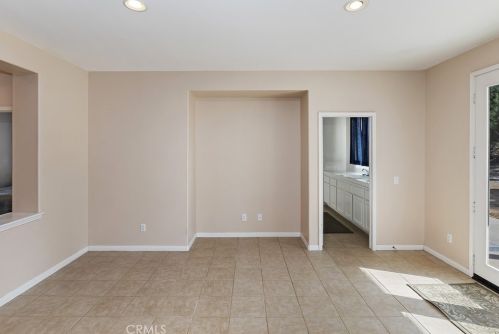 18477 Hollowtree Ln, Riverside CA  92504-9467 exterior