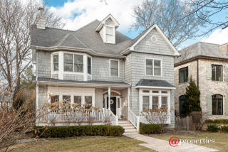 1031 Ash St, Northfield, IL 60093-2101