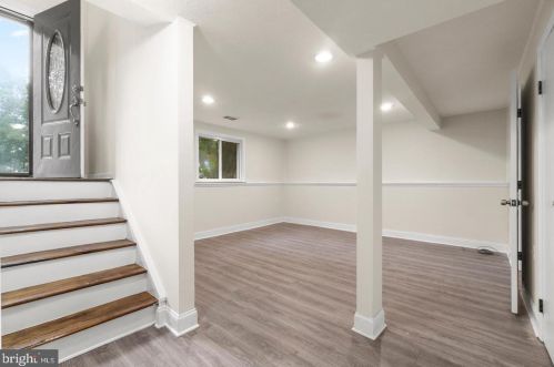 8461 Yellow Leaf Ct, Springfield VA  22153-2522 exterior