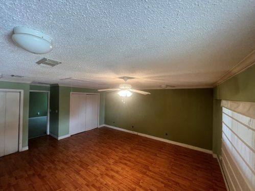 205 Bert St, Angleton, TX 77515-5275