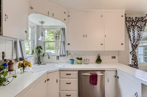 1155 Bates Pkwy, Englewood CO 80113-1777 exterior