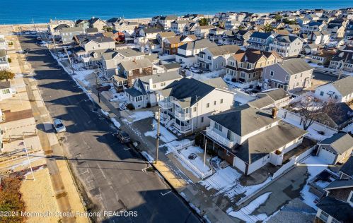 22 Ortley Ave, Lavallette, NJ 08735-2028