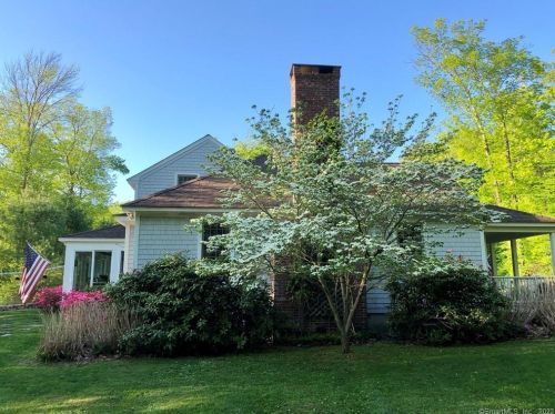 56 Mount Tom Passway, Morris CT  06763-1032 exterior