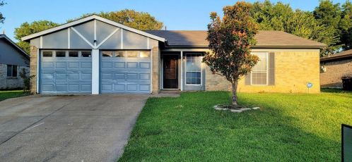 1521 Warren Ln, Fort Worth, TX 76112-3427