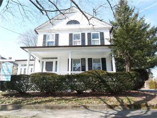 198 River St, Milford, CT 06460-3468