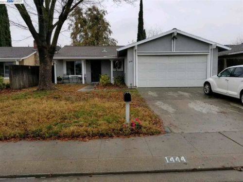 1444 Birch Dr, Tracy, CA 95376-4302