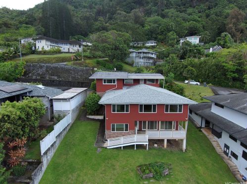 3086 Kaohinani Dr, Honolulu HI  96817-1040 exterior