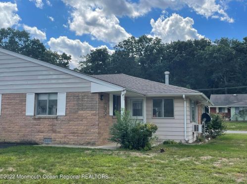 2 Swallow St, Lakehurst, NJ 08759-5347