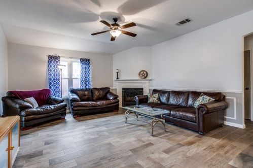 504 Hollyberry Dr, Midlothian, TX 76063-3640