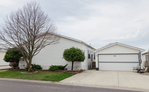 836 Cedar Cir, Manteno, IL 60950-1836