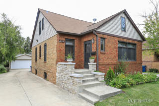 659 Albert St, Elmhurst, IL 60126-3001