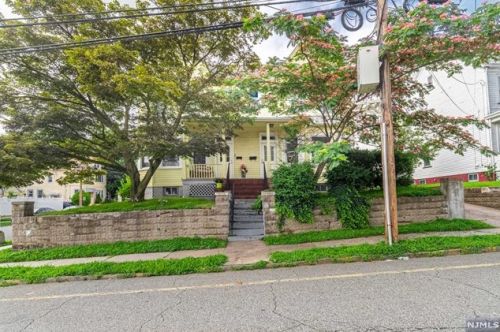 41 Somerset St, Outwater, NJ 07026-3027