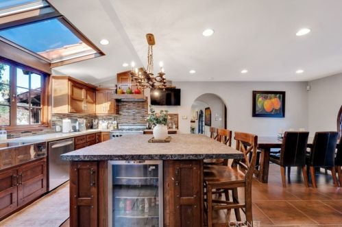 1664 Las Flores Dr, Glendale CA  91207-1200 exterior