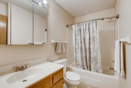 15947 Granada Ave, Saint Paul MN  55124-6319 exterior