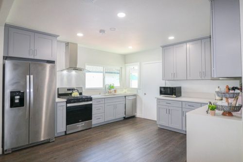 2314 Bristol St, Santa Ana CA  92704-5721 exterior