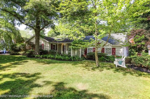 46 Fish Hawk Dr, Middletown, NJ 07748-3247