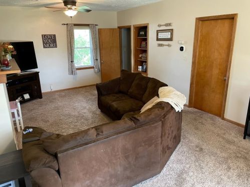 124 Park St, Nelson, IL 61021-1560