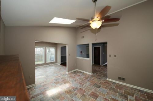 1619 Sadlers Wells Dr, Herndon, VA 20170-2909