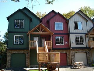 808 5th Cir, Camas, WA 98607-2732