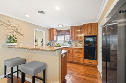 6562 Meath Cir, Huntington Beach CA  92647-3131 exterior