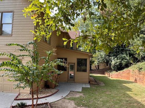 875 Yosemite Dr, Suwanee GA  30024-4006 exterior